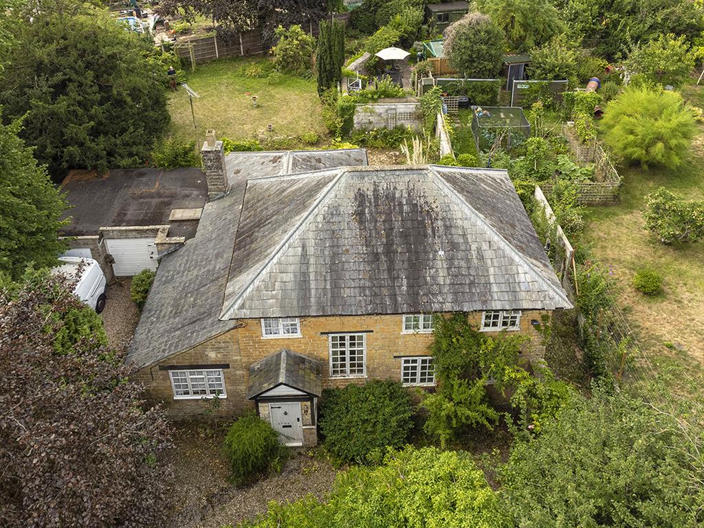 Little Ven, London Road, Milborne Port, Somerset, DT9 4 bed detached