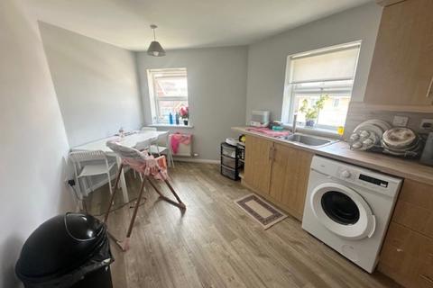 2 bedroom apartment to rent, Dale Crescent , Fernwood
