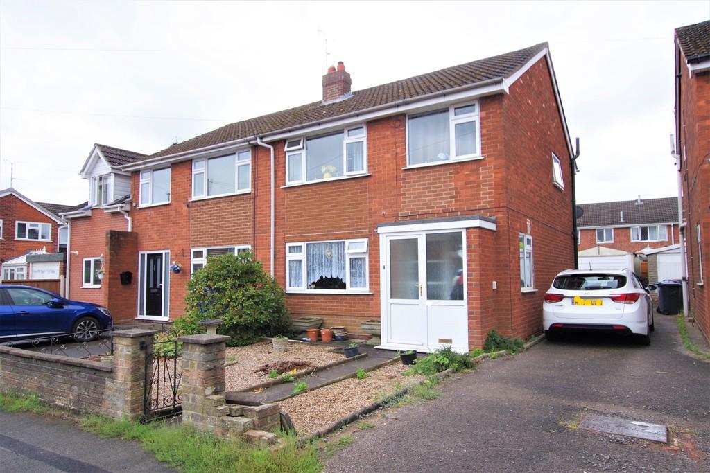 Shipton Drive, Uttoxeter 3 bed end of terrace house for sale £180,000