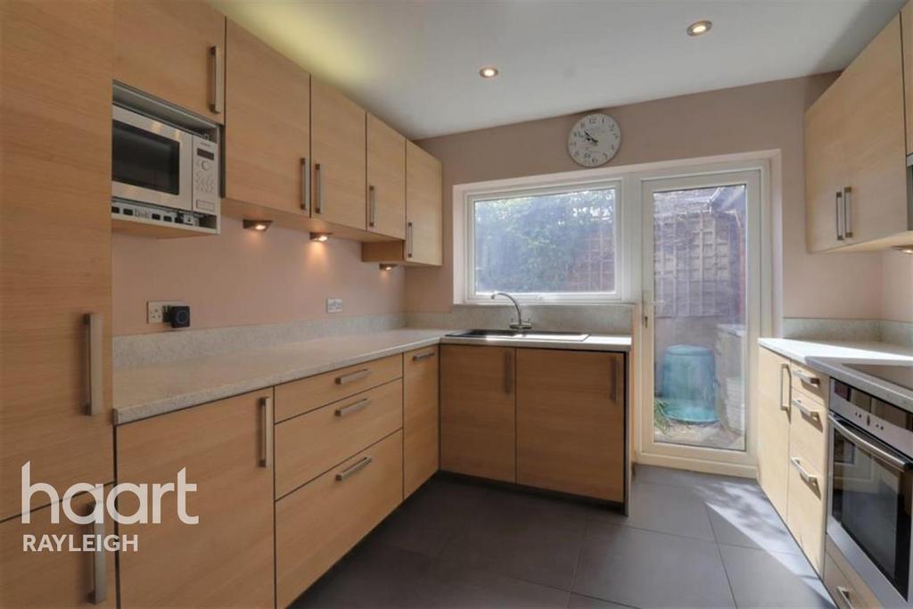 Oakfield Road, Benfleet 3 bed semidetached house £1,700 pcm (£392 pw)