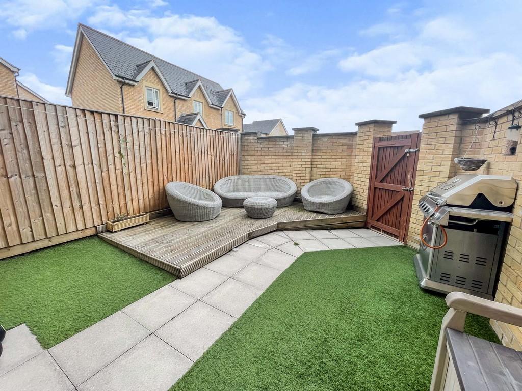 Millgrove Street, Redhouse, Swindon 3 bed terraced house £280,000
