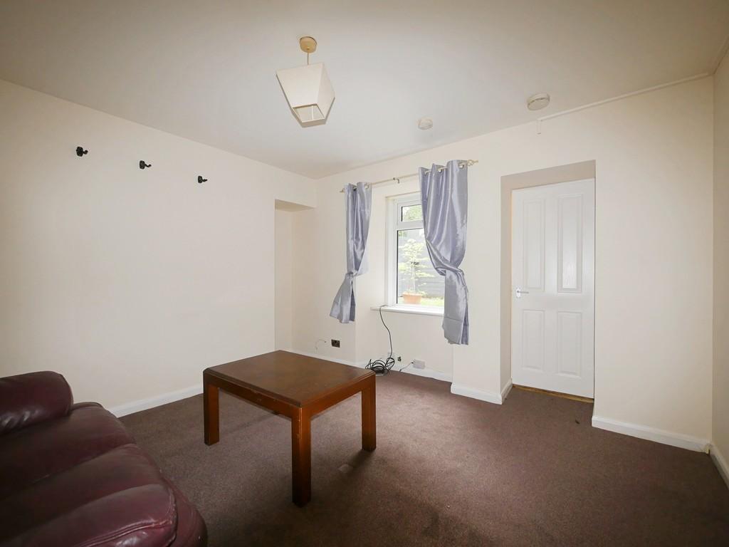 Eastside, Kirkintilloch 1 bed ground floor flat £550 pcm (£127 pw)