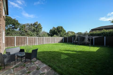 5 bedroom detached house for sale, Morland Close, Hampton