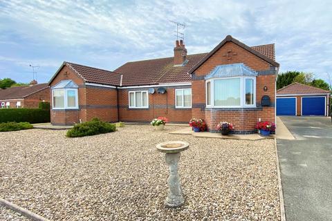 2 bedroom semi-detached bungalow for sale - Manor Close, Driffield