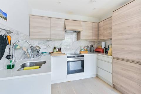 17e Ribblesdale Road, London, N8 7EP