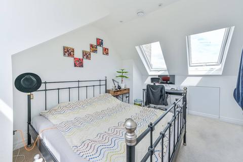 17e Ribblesdale Road, London, N8 7EP