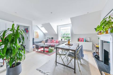 17e Ribblesdale Road, London, N8 7EP