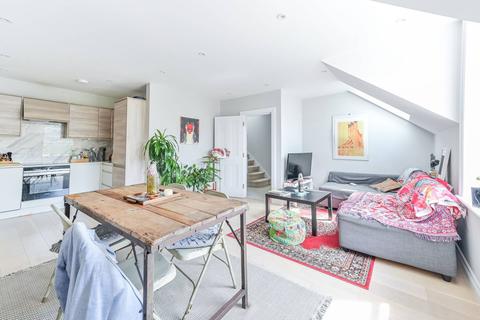 17e Ribblesdale Road, London, N8 7EP