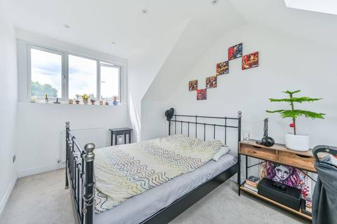 17e Ribblesdale Road, London, N8 7EP