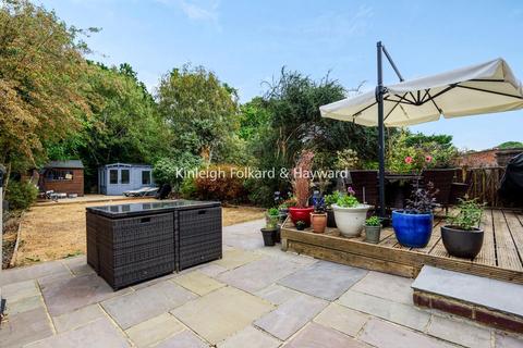 40 Pine Avenue, West Wickham, BR4 0LW