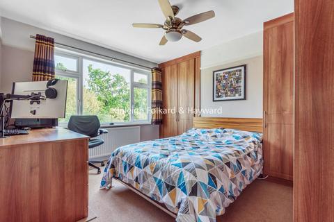 40 Pine Avenue, West Wickham, BR4 0LW