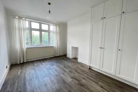 2 bedroom apartment to rent - Fairlop Road, Leytonstone