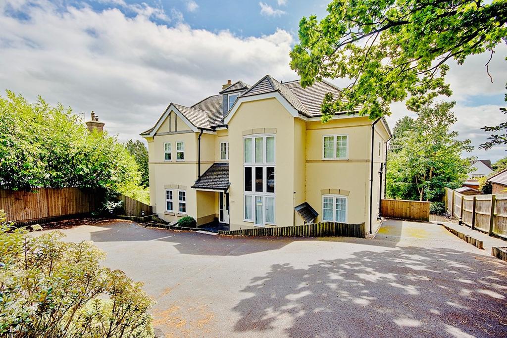 18a Peachfield Road, Malvern, WR14 2 bed apartment £1,050 pcm (£242 pw)