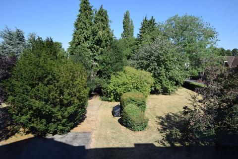 1 bedroom retirement property for sale, Overlooking tree studded lawned grounds -  Adams Way, Alton