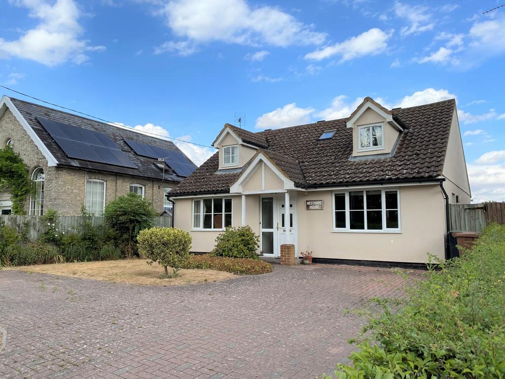 High Road, Great Finborough, Stowmarket, IP14 3 bed chalet £325,000