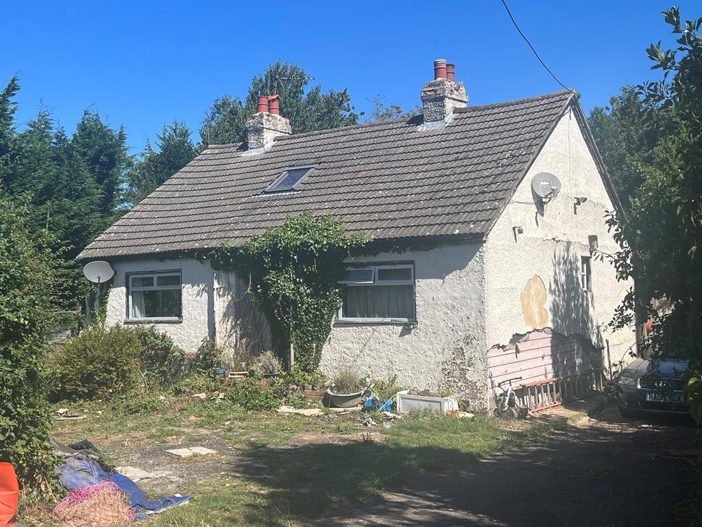Gate Lane, Rhodes Minnis, Canterbury, CT4 2 bed detached bungalow £