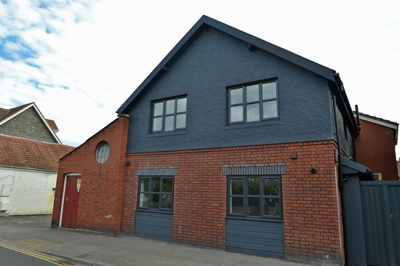 Old Street, Clevedon 2 bed end of terrace house £795 pcm (£183 pw)