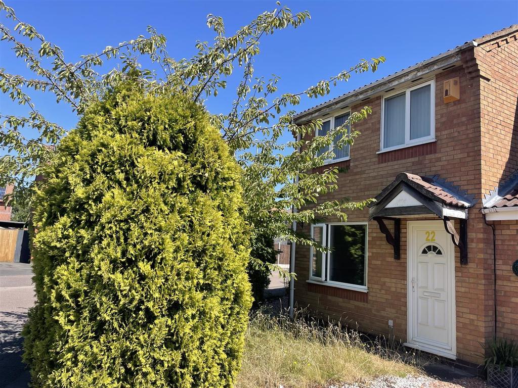 Close, Hamilton, Leicester 3 bed semidetached house for sale