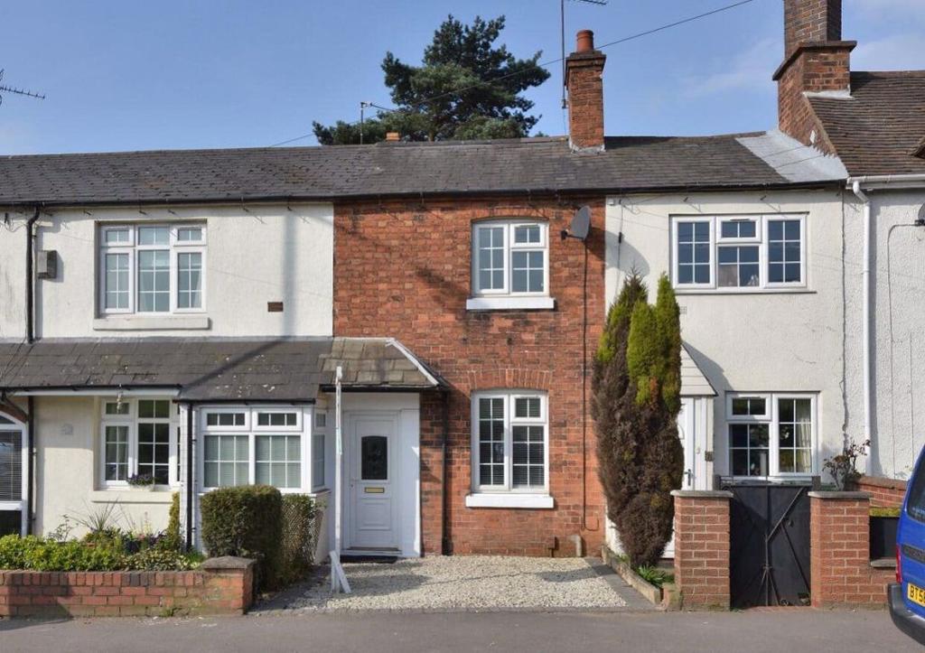 Stourbridge Road, Hagley 2 bed terraced house £825 pcm (£190 pw)