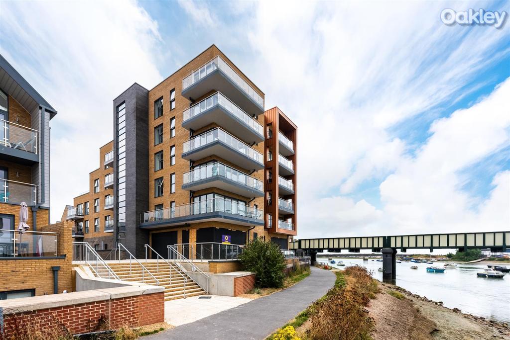 Ringed Plover Apartment, The Waterfront 2 bed apartment for sale £500,000