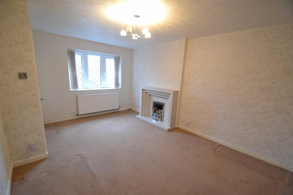 Stephenson Road, Stretford 3 bed semidetached house £950 pcm (£219 pw)