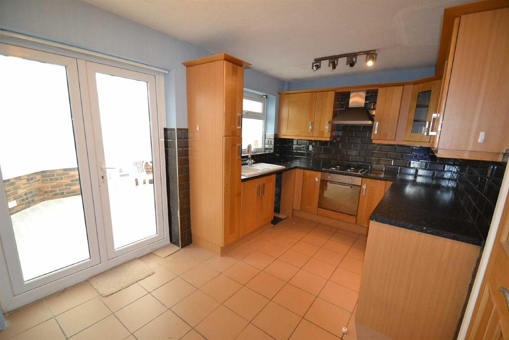Stephenson Road, Stretford 3 bed semidetached house £950 pcm (£219 pw)