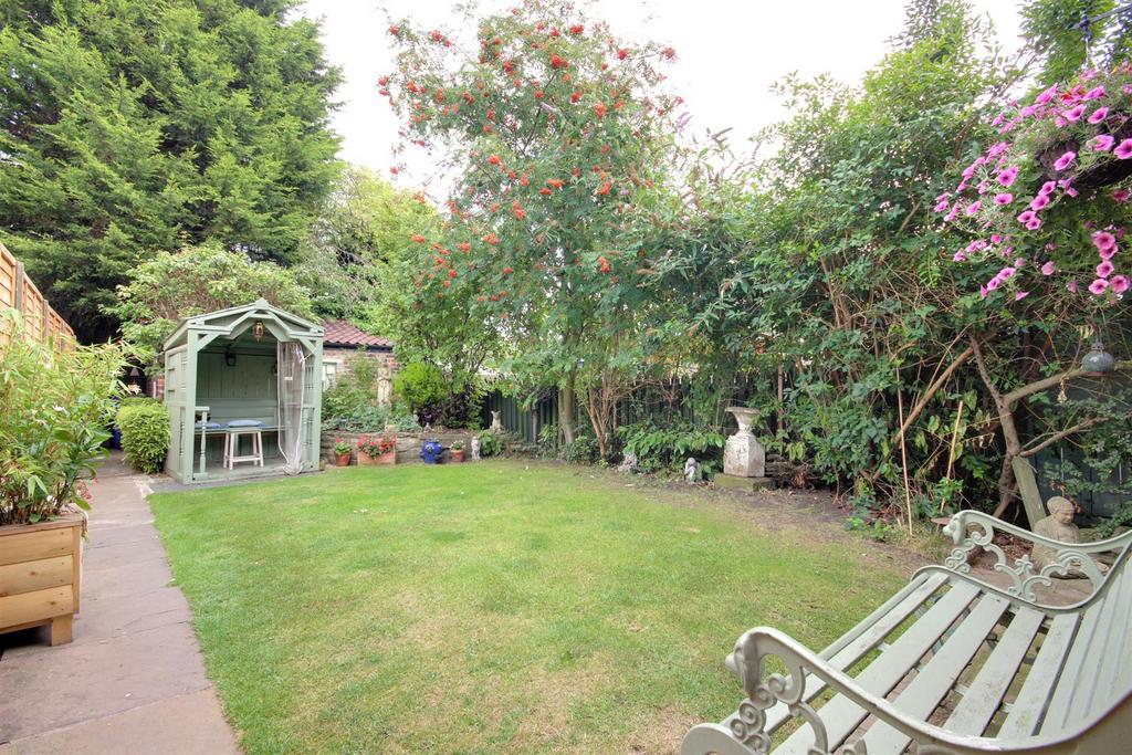 Beaver Road, Beverley 3 bed terraced house £225,000