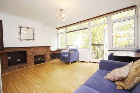 3 bedroom flat to rent - Gaitskell House, The Drive, Walthamstow