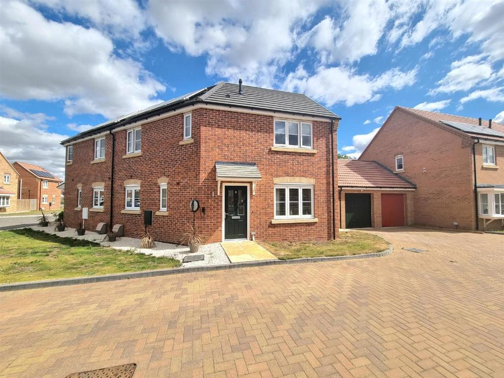 Palgrave Way, Pinchbeck 3 bed semidetached house £225,000