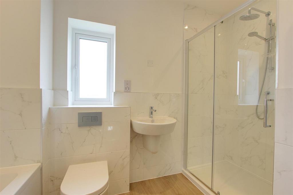 Bathroom 2.jpg