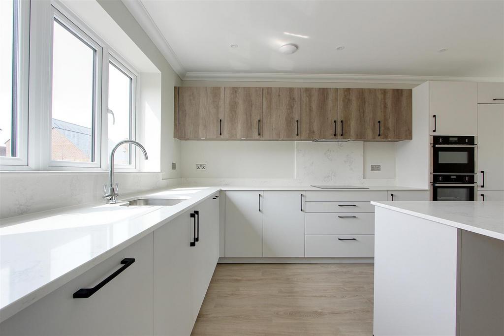 Kitchen 2.jpg