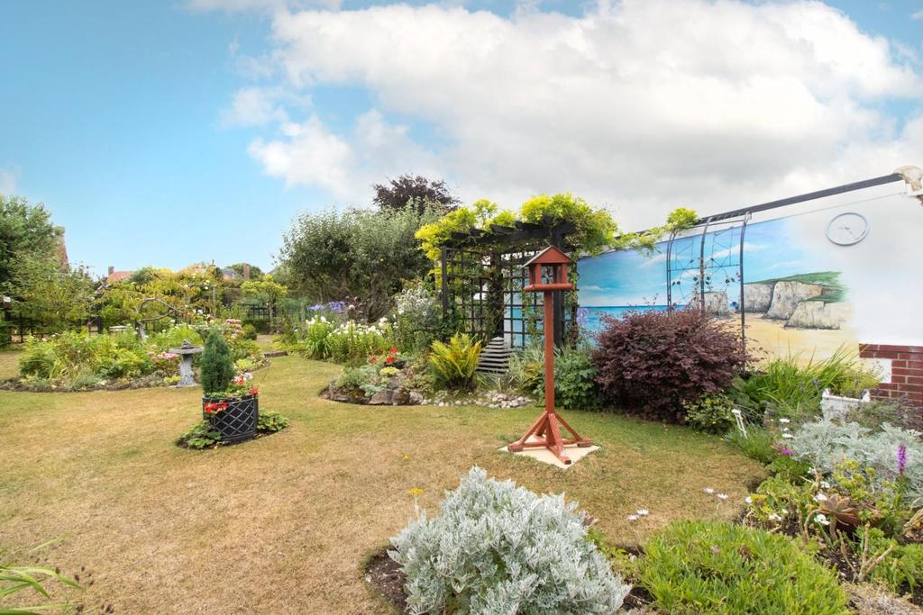 Warren Drive, Broadstairs 2 bed semidetached bungalow £465,000