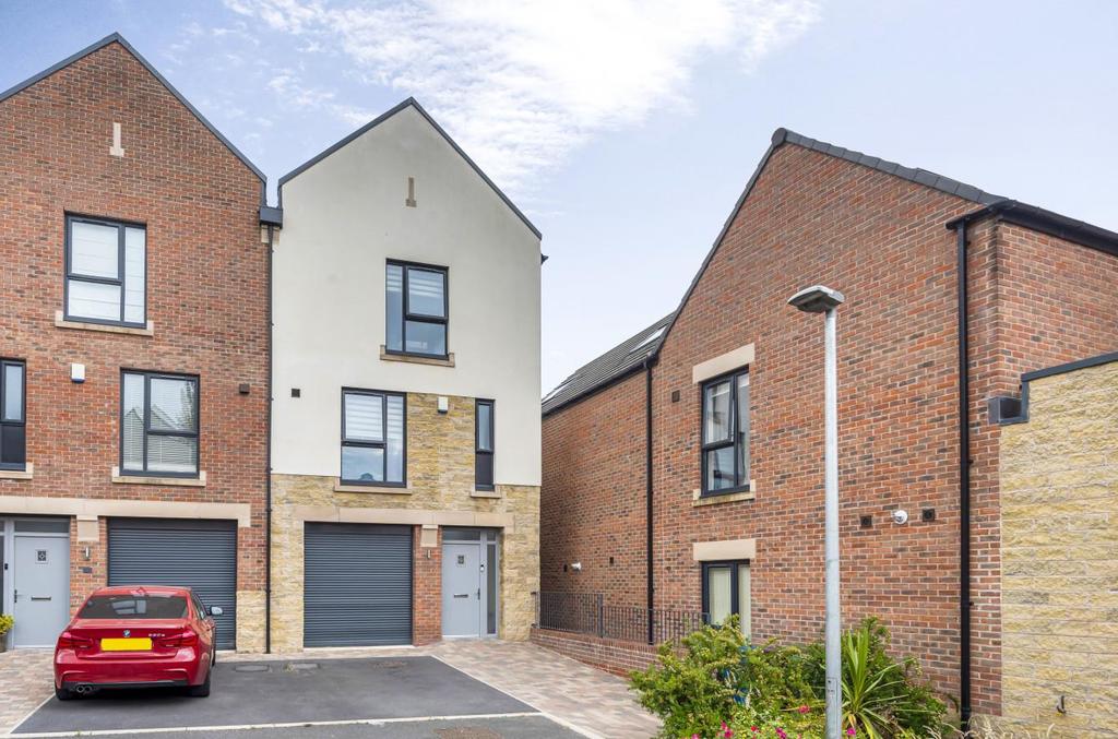 Chaddock Hall Drive Worsley Manchester 3 Bed Semi Detached House £