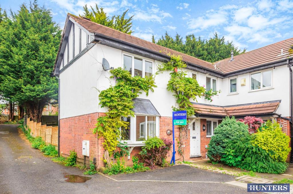 Ridingfold Lane, Worsley, Manchester 3 bed semidetached house £275,000