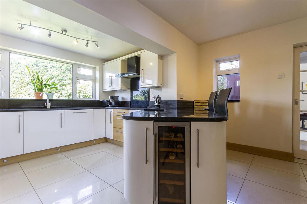 Miriam Avenue, Somersall, Chesterfield 4 bed detached house for sale