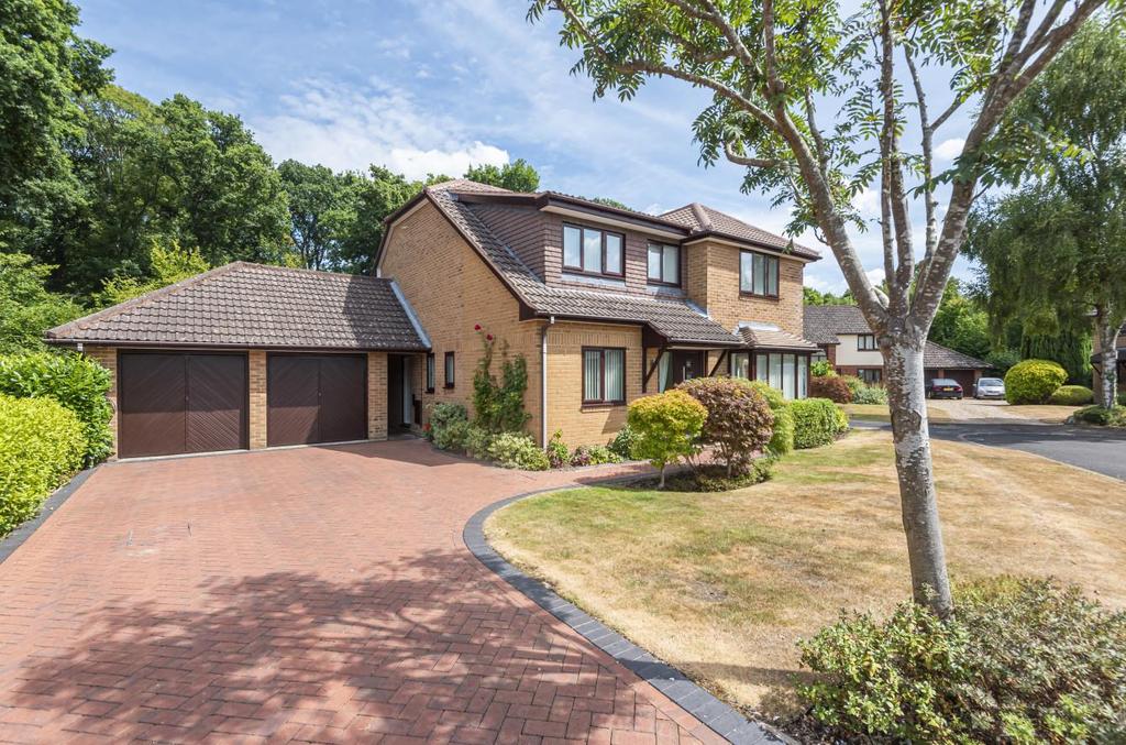 Chidden Holt, Valley Park, Chandlers... 4 bed detached house £775,000