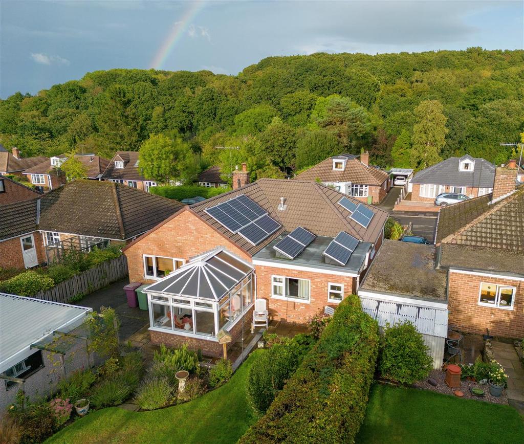 Davids Drive, Wingerworth... 4 bed detached bungalow £400,000