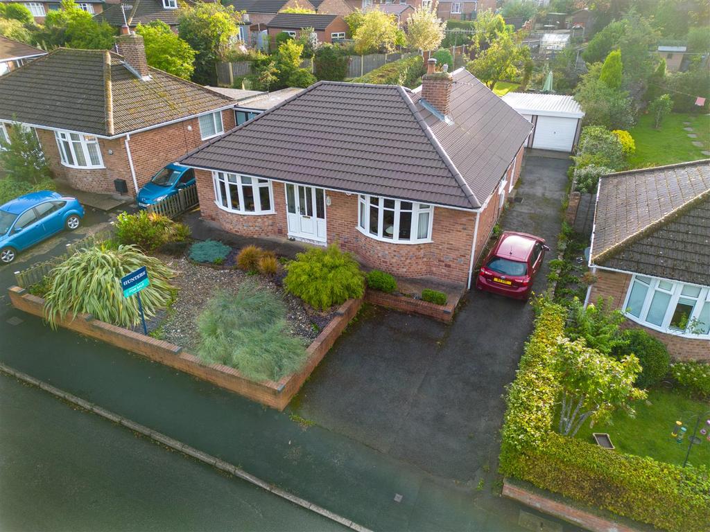 Davids Drive, Wingerworth, Chesterfield, S42 6TT 4 bed detached bungalow £400,000