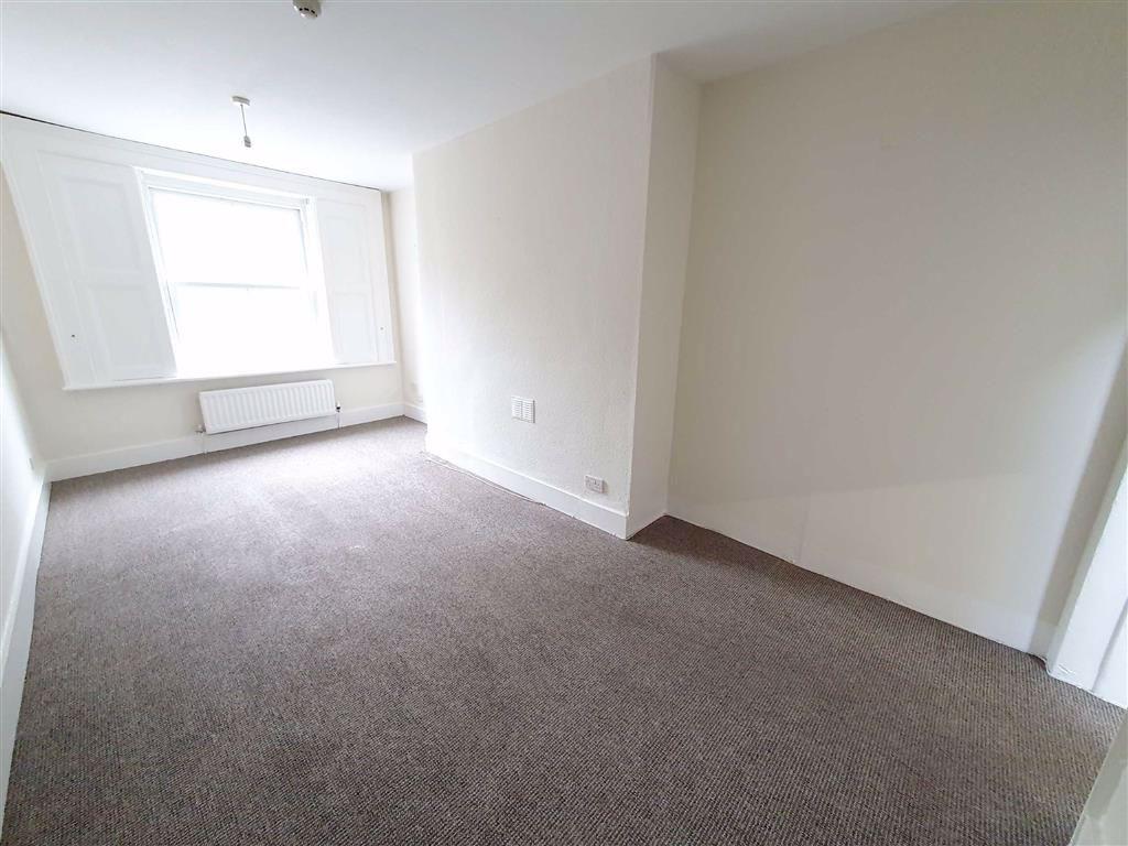 Salop Road, Welshpool, SY21 2 bed apartment £595 pcm (£137 pw)