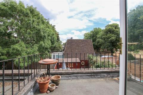 31 Burlington Road, London, N17 9UH