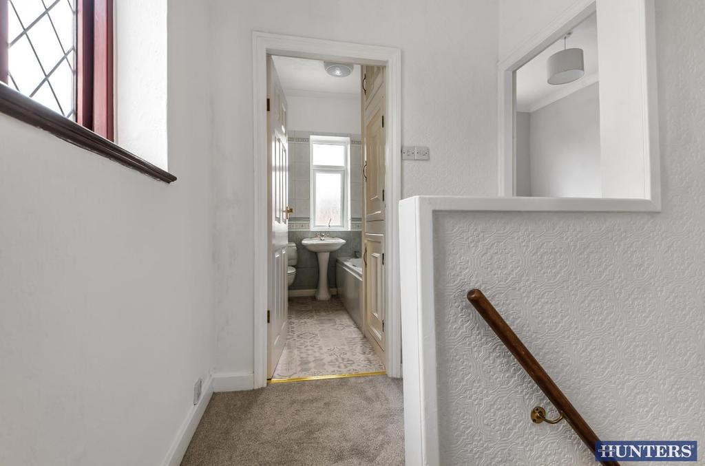 Roe Green, Worsley, Manchester... 2 bed terraced house £1,100 pcm (£