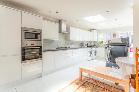 77 Dunedin Road, London, E10 5NJ
