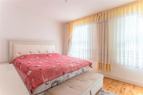 77 Dunedin Road, London, E10 5NJ