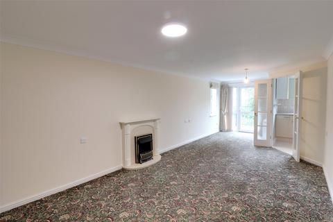 2 bedroom apartment for sale, Manaton Court, Dunheved Road, Launceston, Cornwall, PL15
