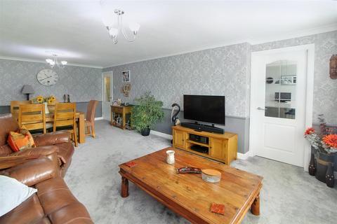 4 bedroom detached bungalow for sale - Park Avenue, Shelley, Huddersfield HD8 8JG