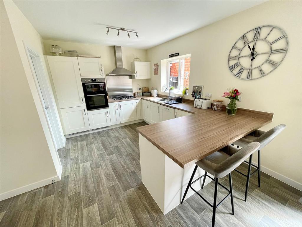 Estcourt Close, Gloucester 4 bed detached house for sale £485,000