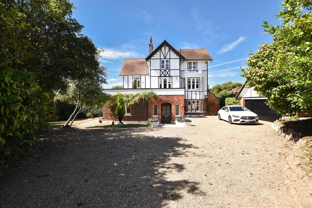 Hollington Park Road, St. LeonardsOnSea 6 bed semidetached house for