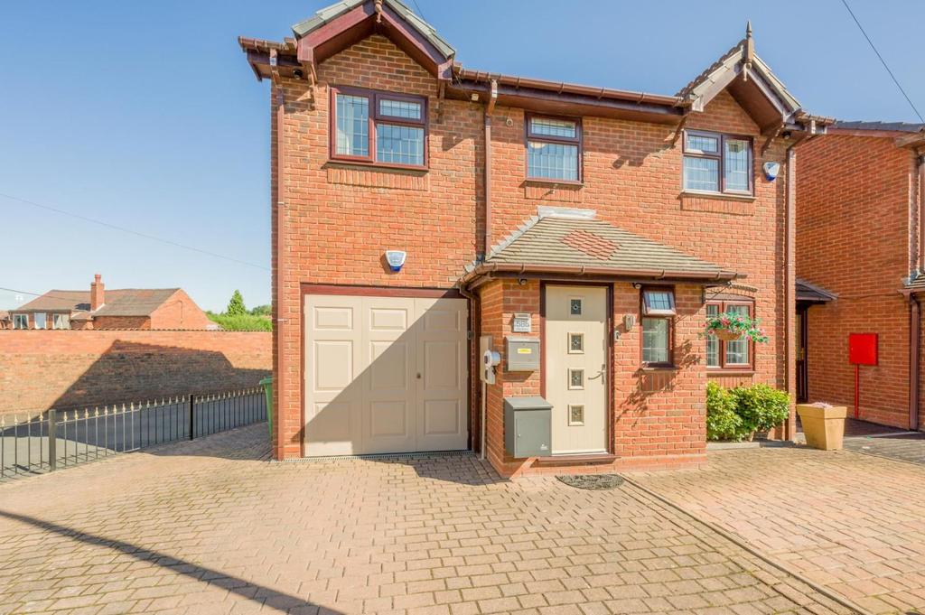 New Street, Gornal Wood DY3 2UF 4 bed link detached house £315,000