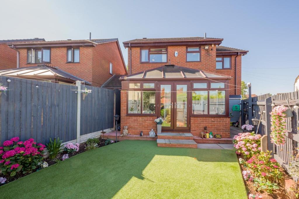 New Street, Gornal Wood DY3 2UF 4 bed link detached house £315,000