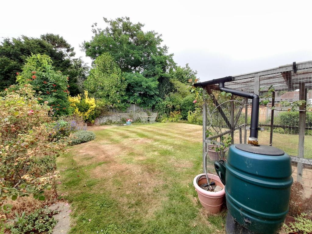 Rear garden 2.jpg